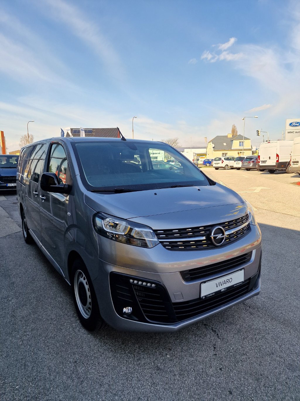 Opel Vivaro Crew Van L2H1 2.0L (106kW) MT6 Opel Vivaro