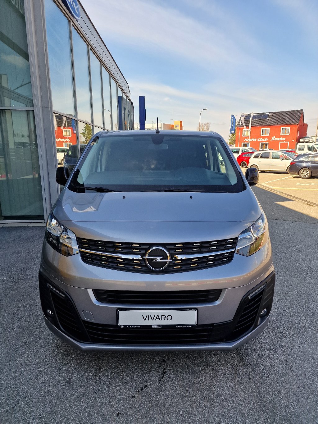 Opel Vivaro Crew Van L2H1 2.0L (106kW) MT6 Opel Vivaro