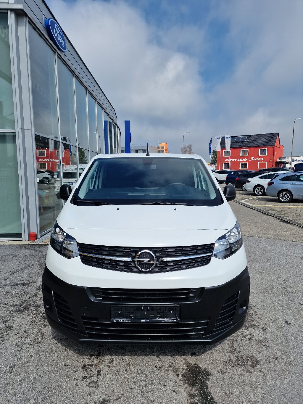 Opel Vivaro Crew Van L2H1 2.0L (106kW) MT6 Opel Vivaro