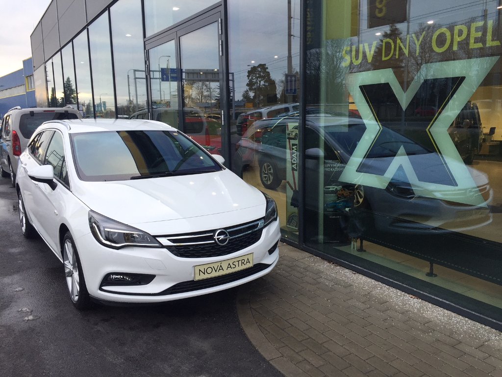 Opel Astra INNOVATION 1.4 Turbo 110 kW Opel Astra