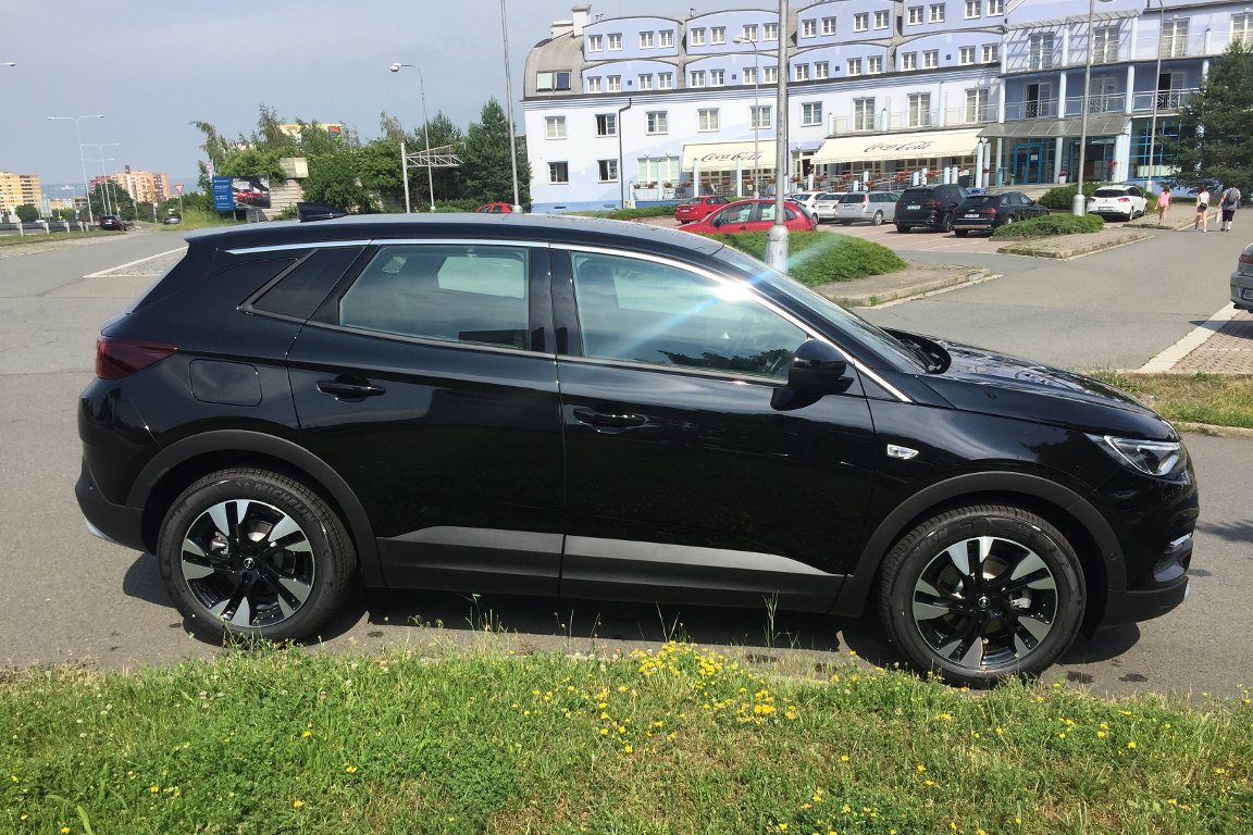 Opel Grandland X 1.6 TURBO INNOVATION AT8 Opel Grandland X