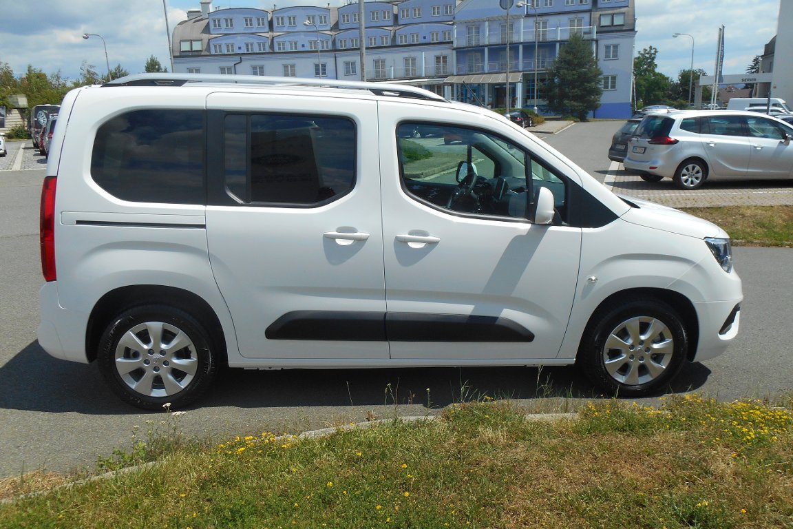 Opel Combo LIFE 1.5 DTH L1 SMILE AT8 Opel Combo