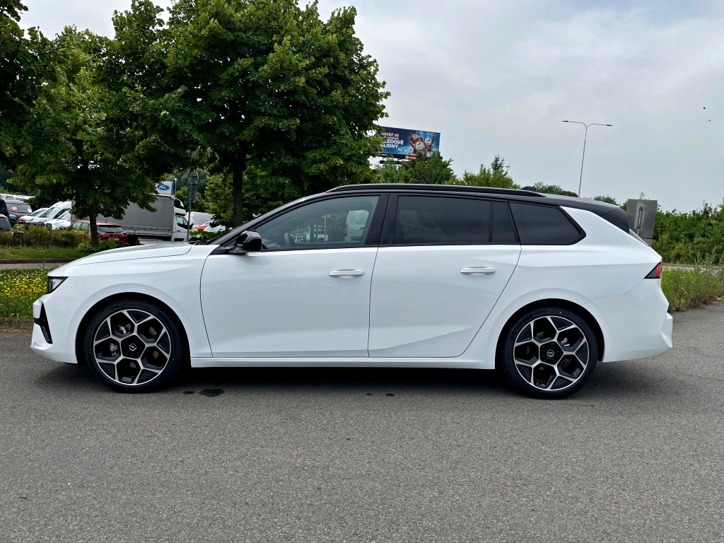 Opel Astra ST Hybrid 1.2T 145k GS AT6 Opel Astra