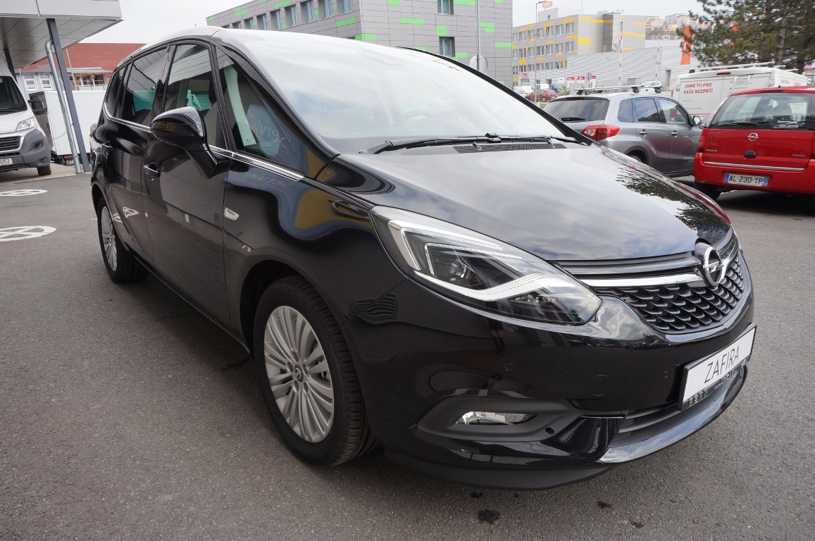 Opel Zafira NNOVATION 7 míst 100kW Opel Zafira