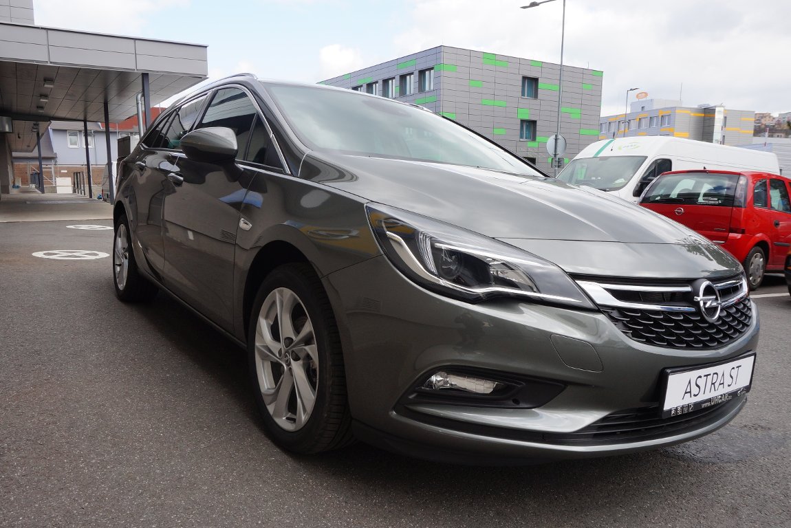 Opel Astra INNOVATION 1.4T 92kW Opel Astra