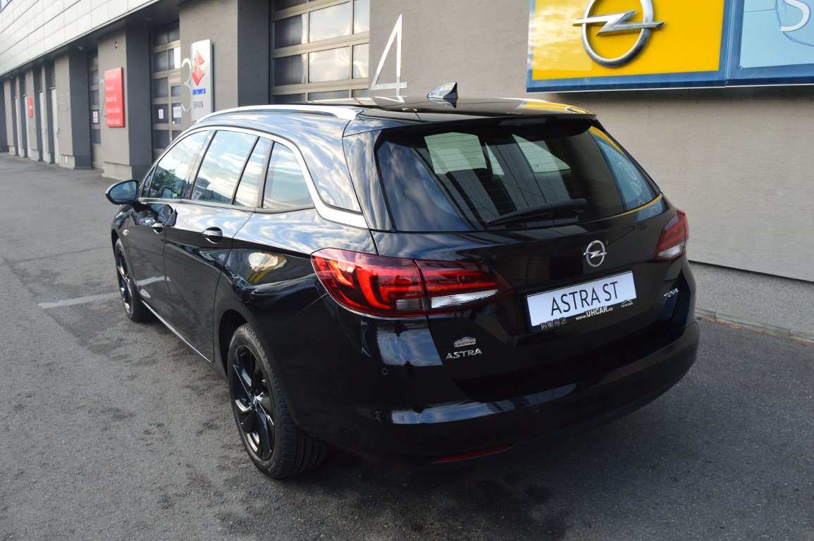 Opel Astra INNOVATION 1.4T AT6 Opel Astra