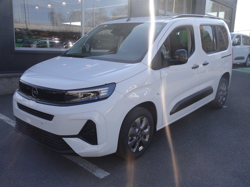 Opel Combo Edition Plus L1 1.2T 110k M6 Opel Combo